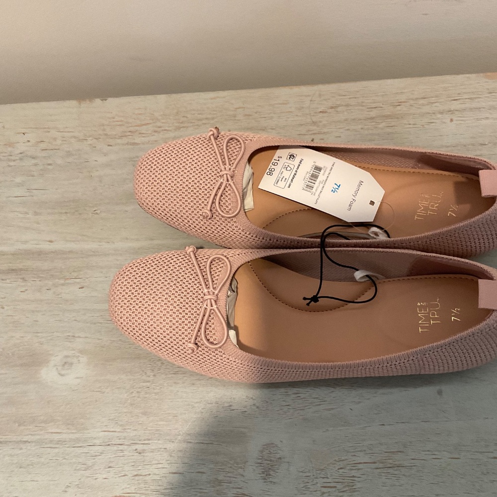 Women's flats pink in color - Picture 4 of 5